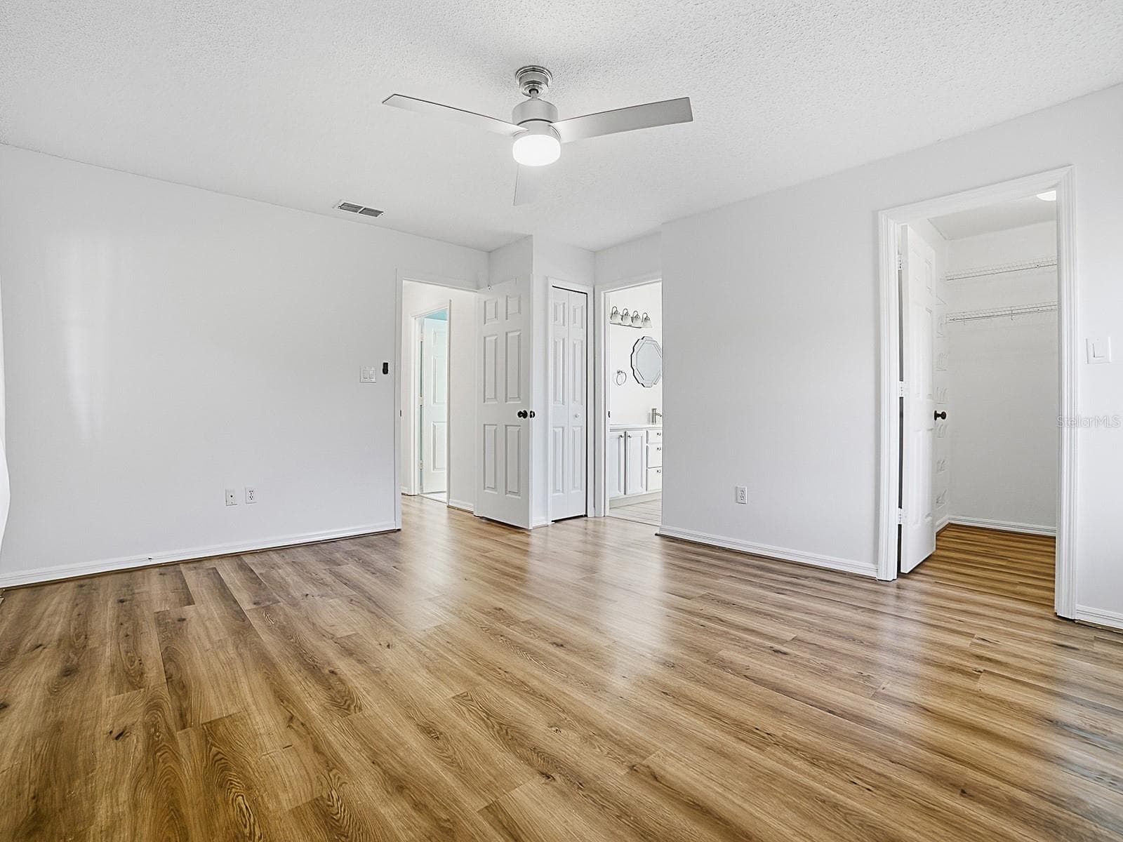 Single Family Residence at 4952 HERON RUN CIR, LEESBURG, photo 25 of 58