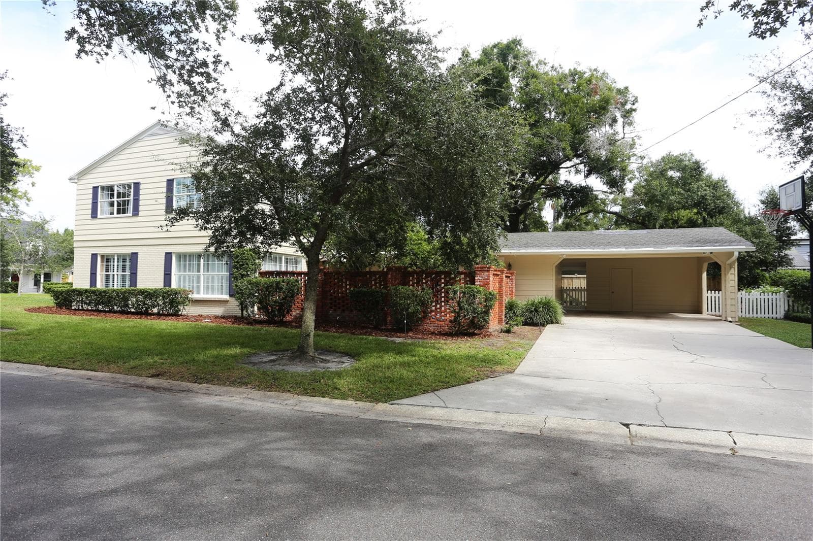 Side Entrance to Carport - 4414 W WATROUS AVE, TAMPA
