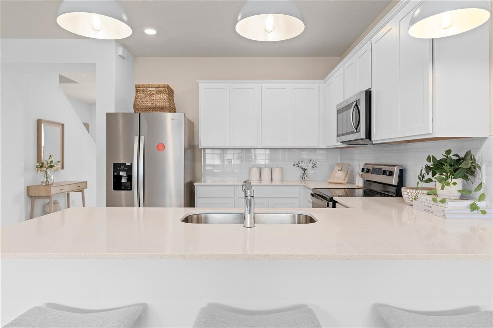 Model Home Design Only. Pictures and furnishings are for illustrative purposes only. Elevations, colors and options may vary. Furniture is for model home staging only. - 6403 ARGENT WOOD DRIVE, WINTER GARDEN