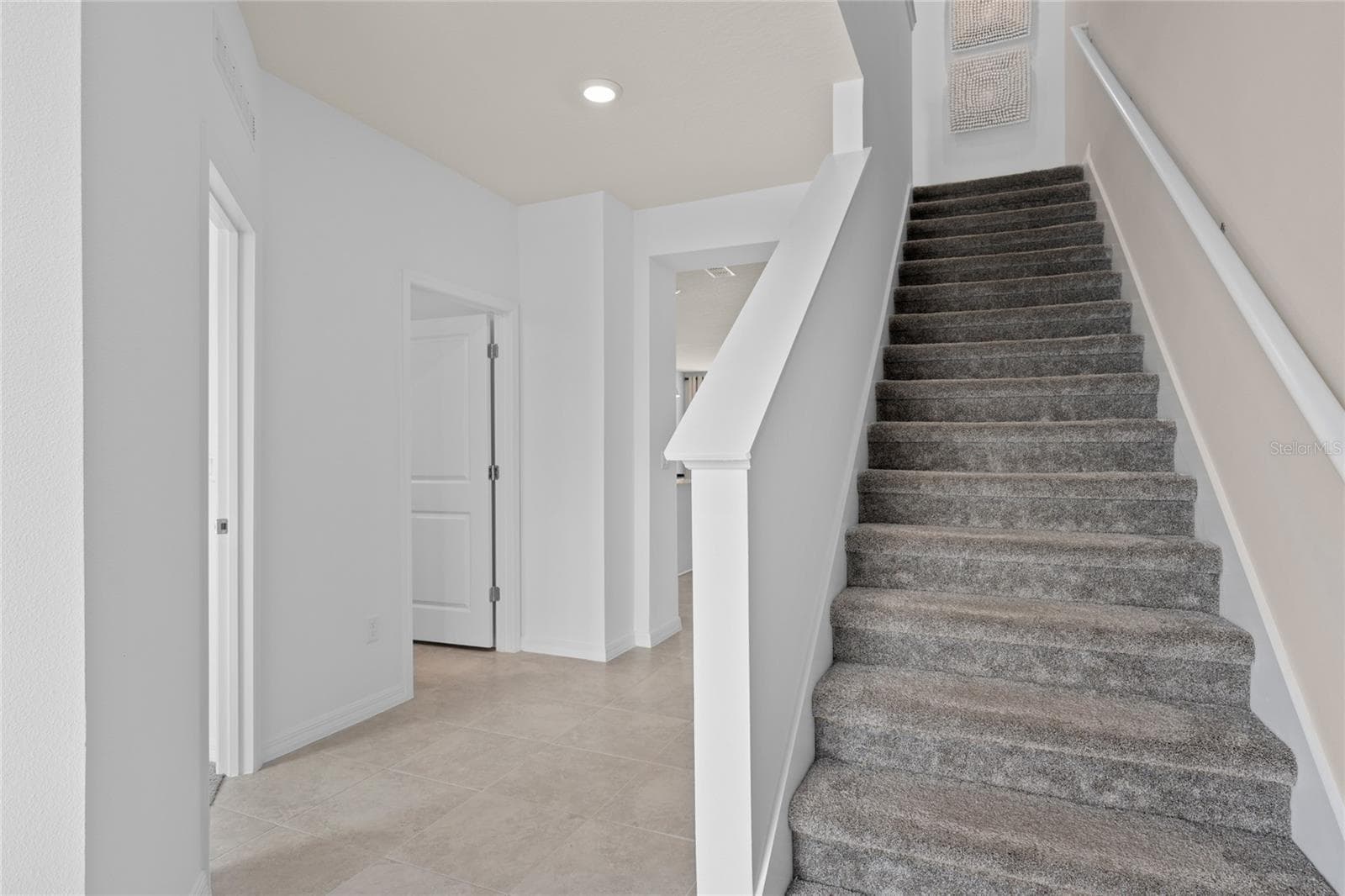 Model Home Design Only. Pictures and furnishings are for illustrative purposes only. Elevations, colors and options may vary. Furniture is for model home staging only. - 6403 ARGENT WOOD DRIVE, WINTER GARDEN