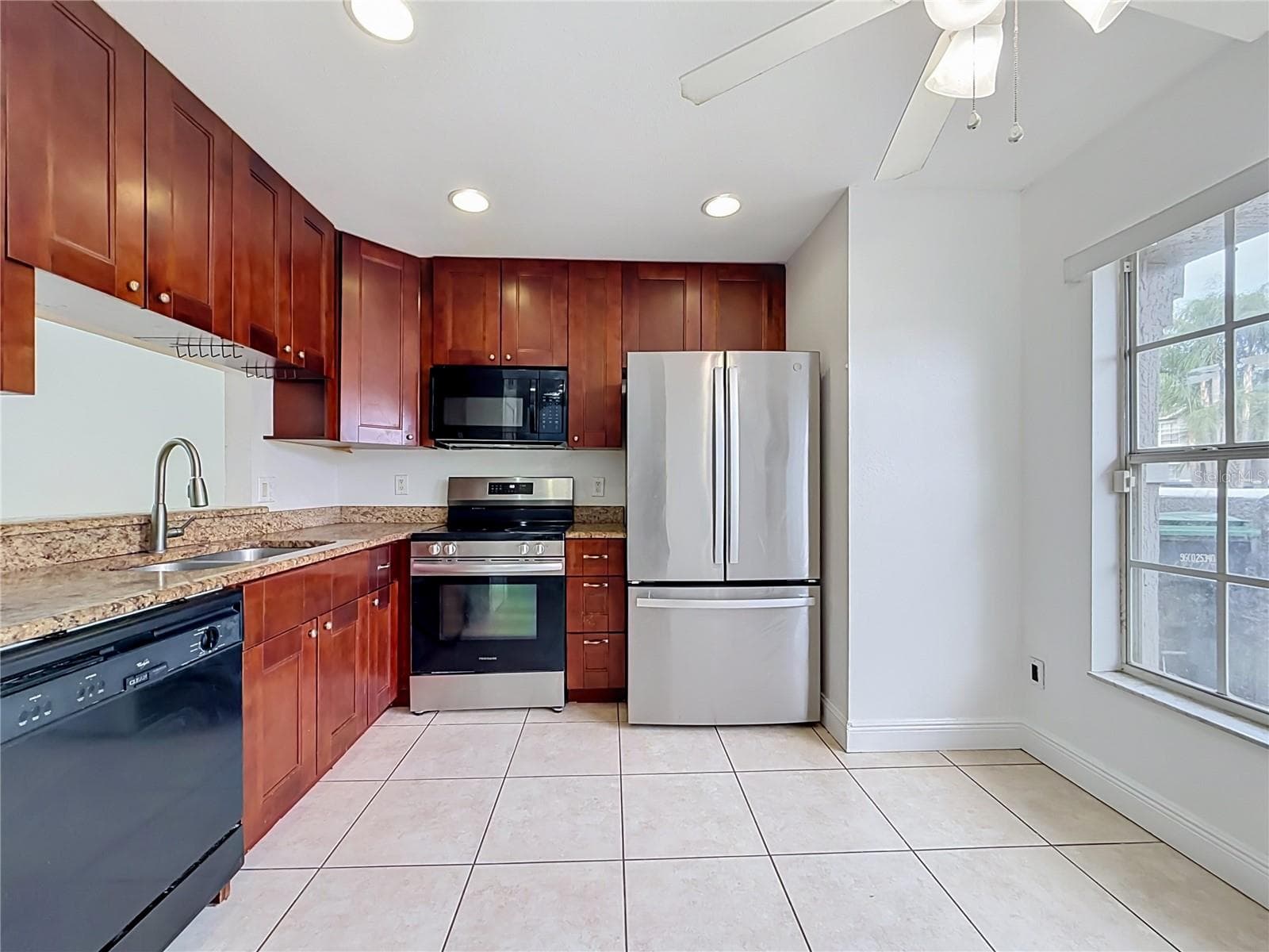 kitchen - 13518 SUMMERTON DR, ORLANDO