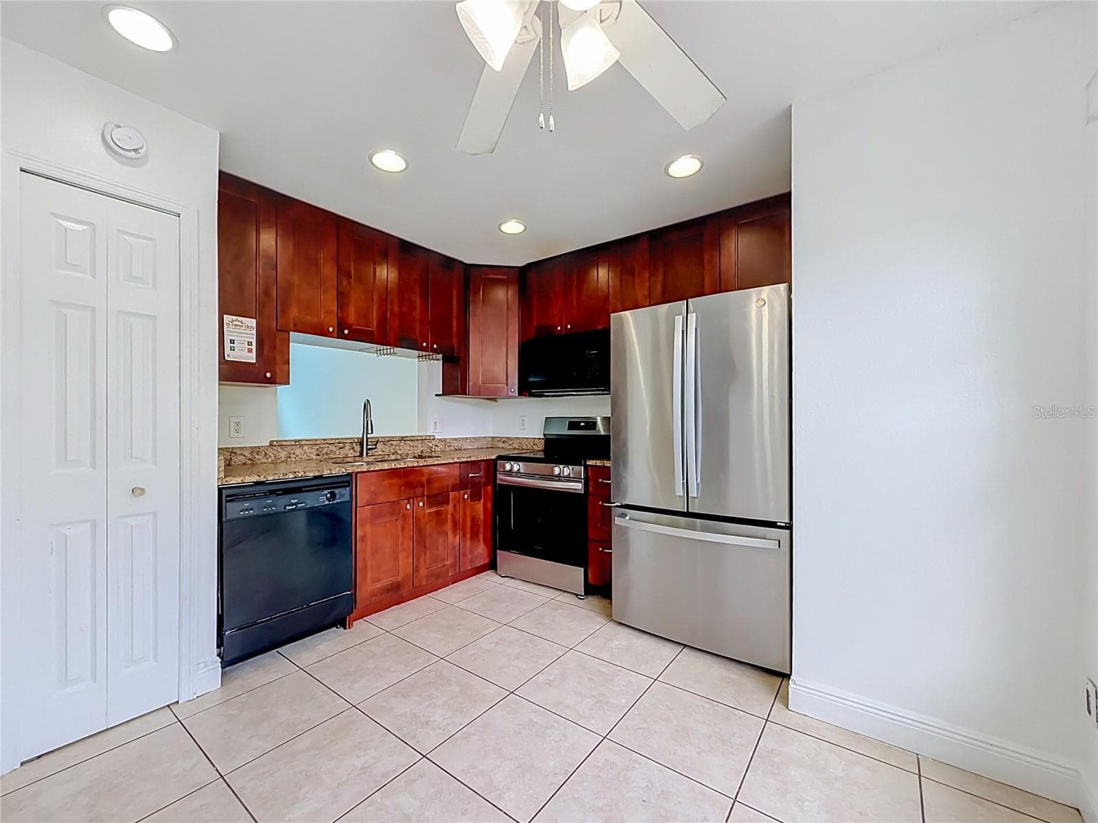 closet pantry - 13518 SUMMERTON DR, ORLANDO