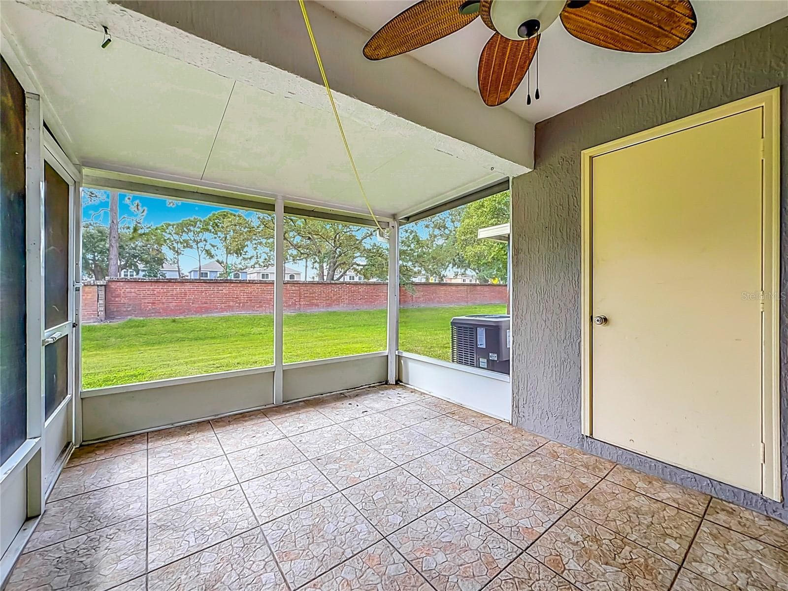 screened and covered lanai - 13518 SUMMERTON DR, ORLANDO