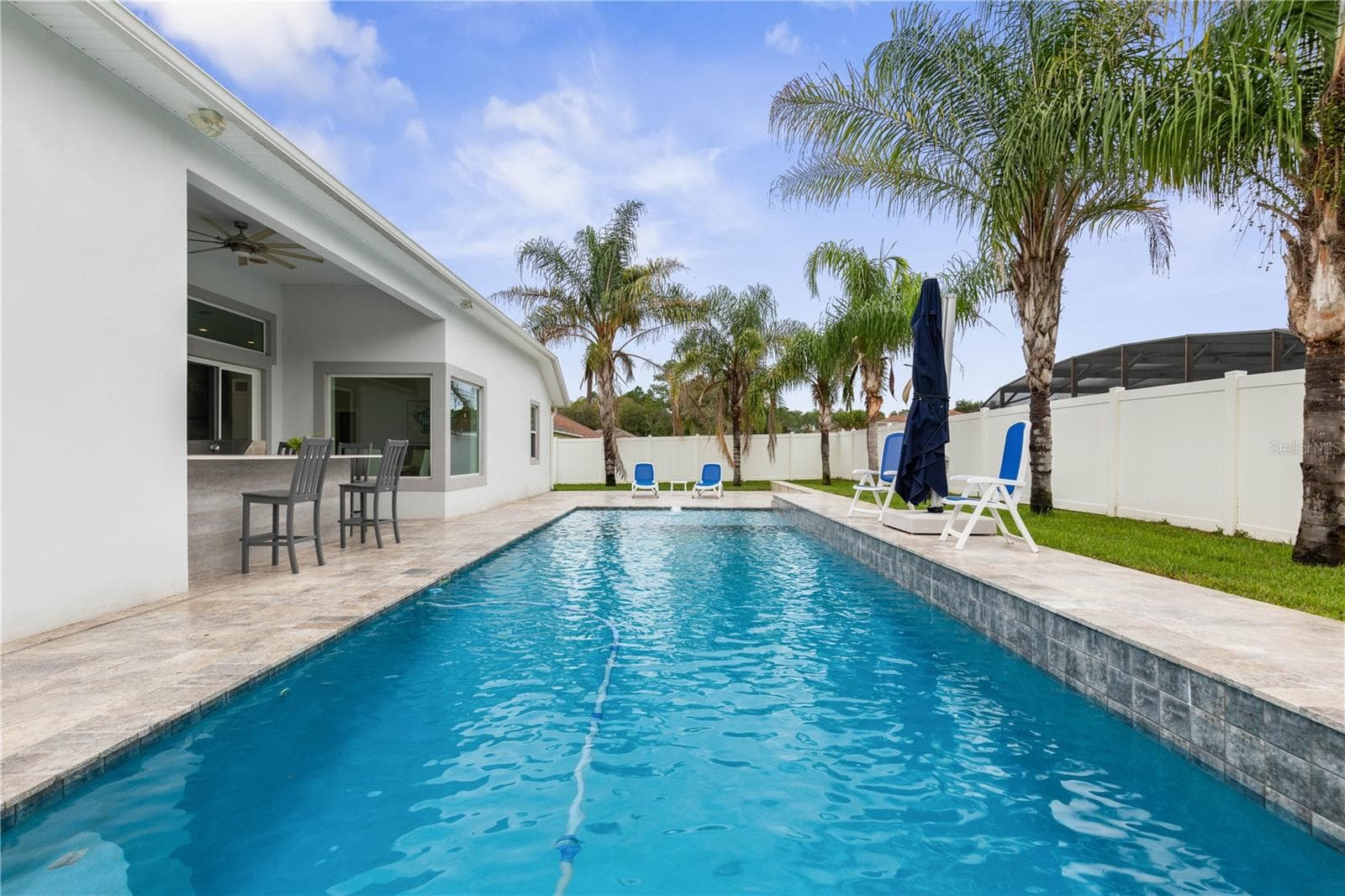 Huge saltwater pool - 2 ROBIN PL, PALM COAST