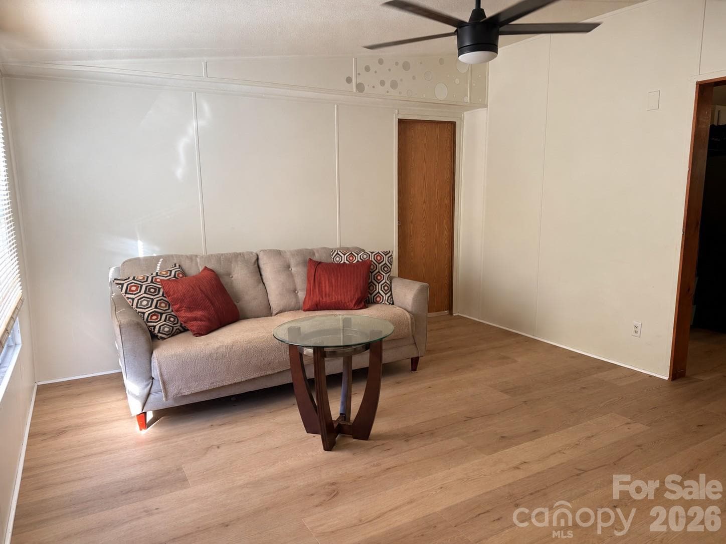 Single Family Residence at 10 Lands End Drive, Candler, photo 5 of 35