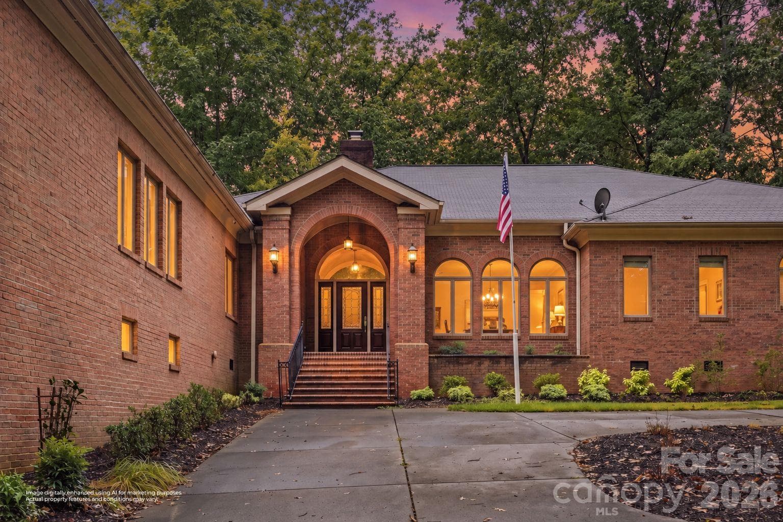 935 Woods Loop