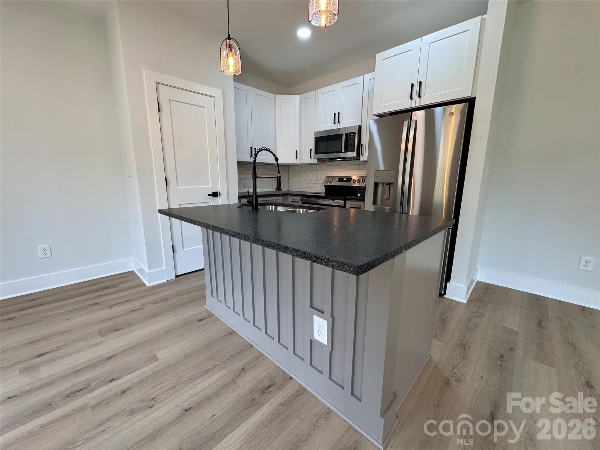 Single Family Residence at 606 E Robinson Street, Dallas, photo 5 of 17