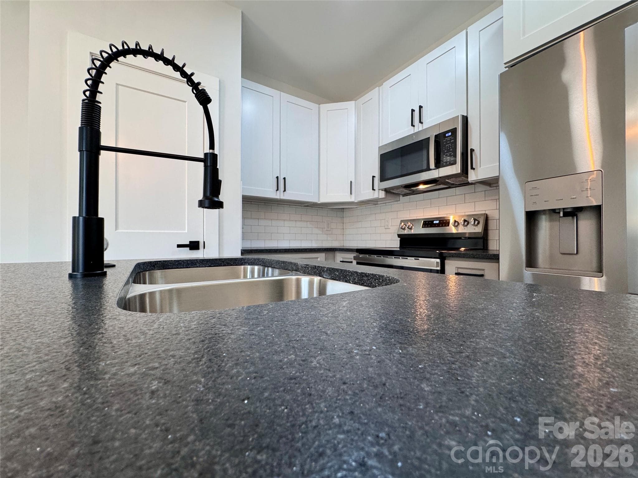Single Family Residence at 606 E Robinson Street, Dallas, photo 6 of 17