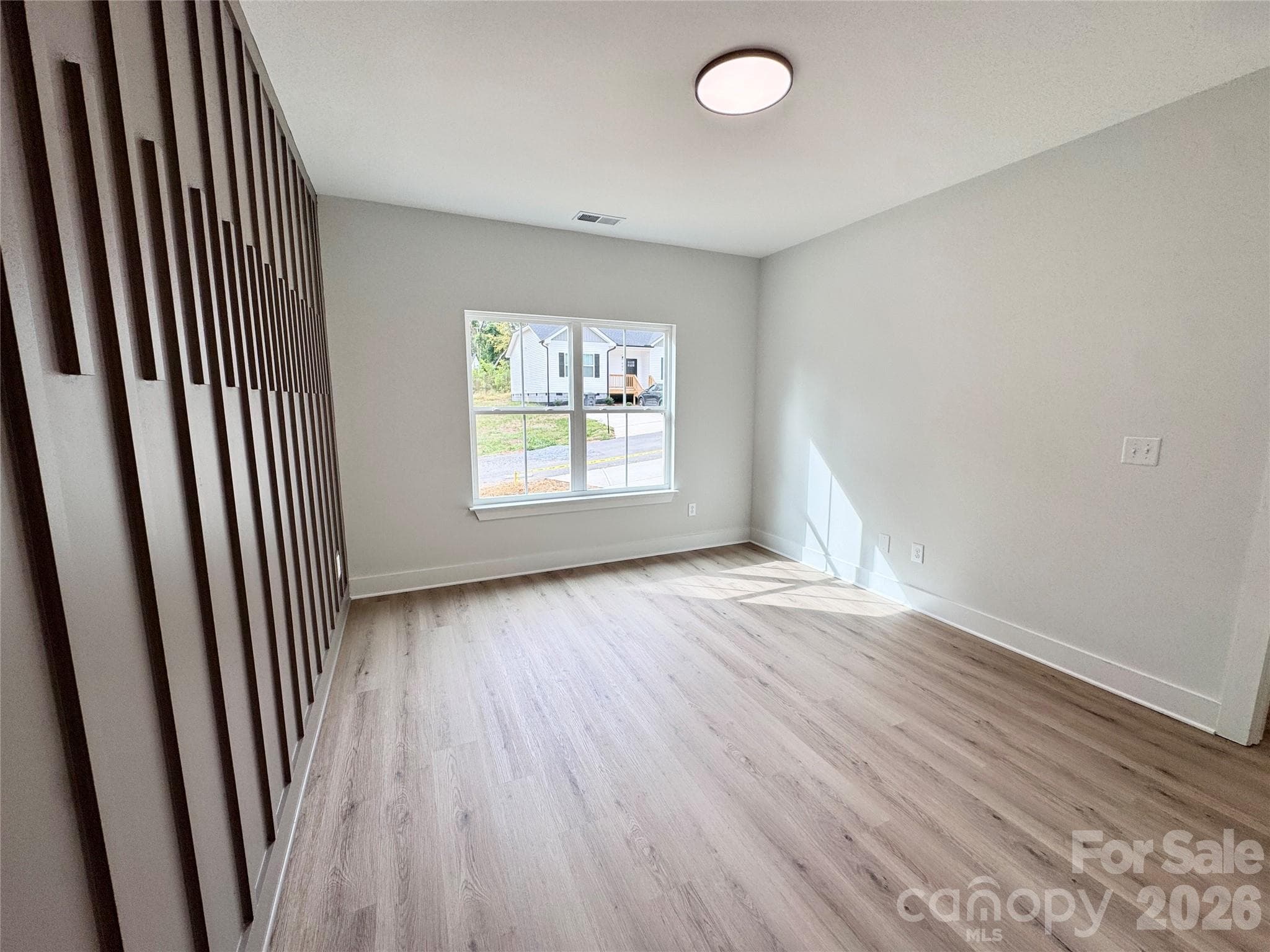 Single Family Residence at 606 E Robinson Street, Dallas, photo 8 of 17