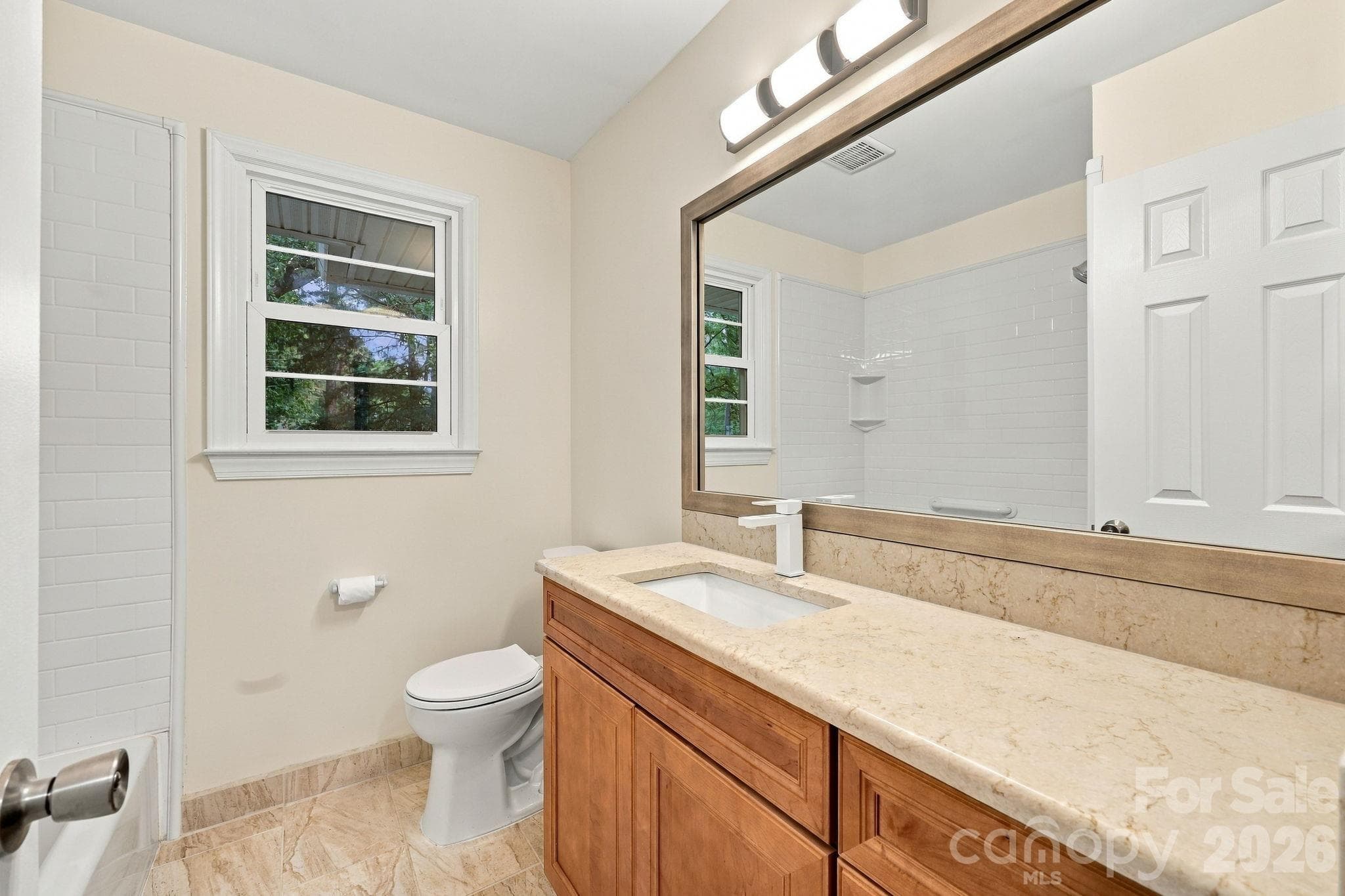 Single Family Residence at 7029 Linda Lake Drive, Charlotte, photo 20 of 33