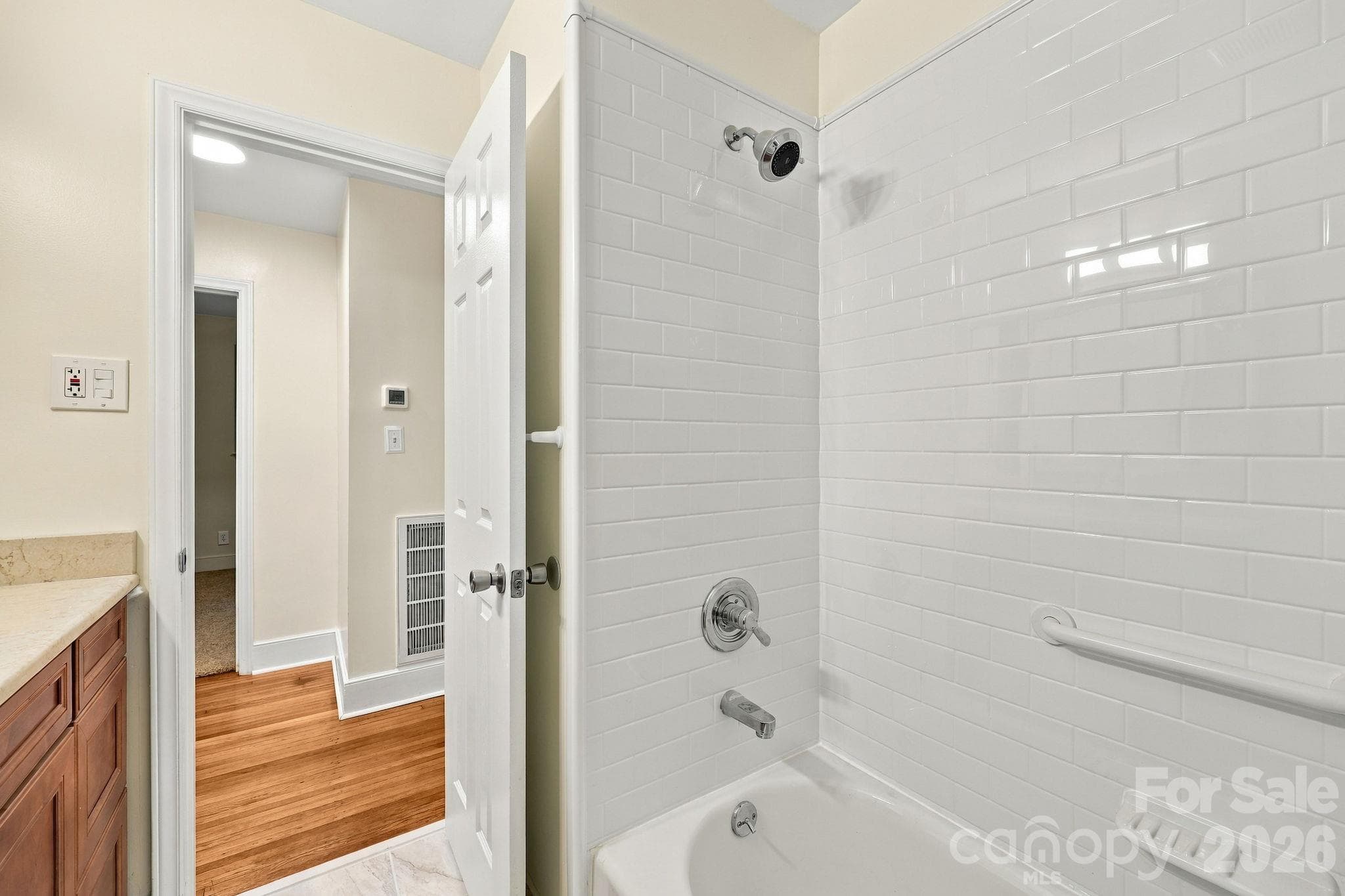 Single Family Residence at 7029 Linda Lake Drive, Charlotte, photo 19 of 33