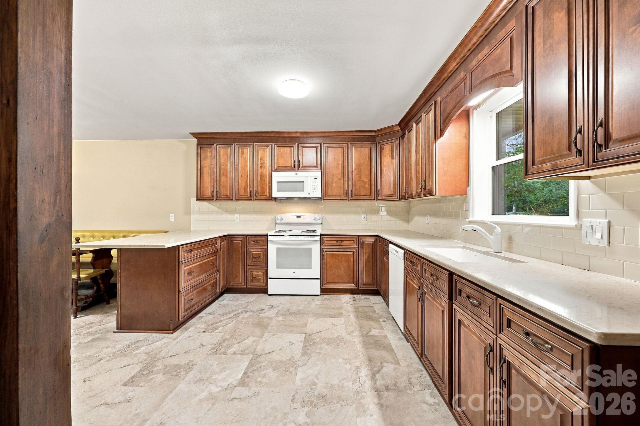 Single Family Residence at 7029 Linda Lake Drive, Charlotte, photo 9 of 33