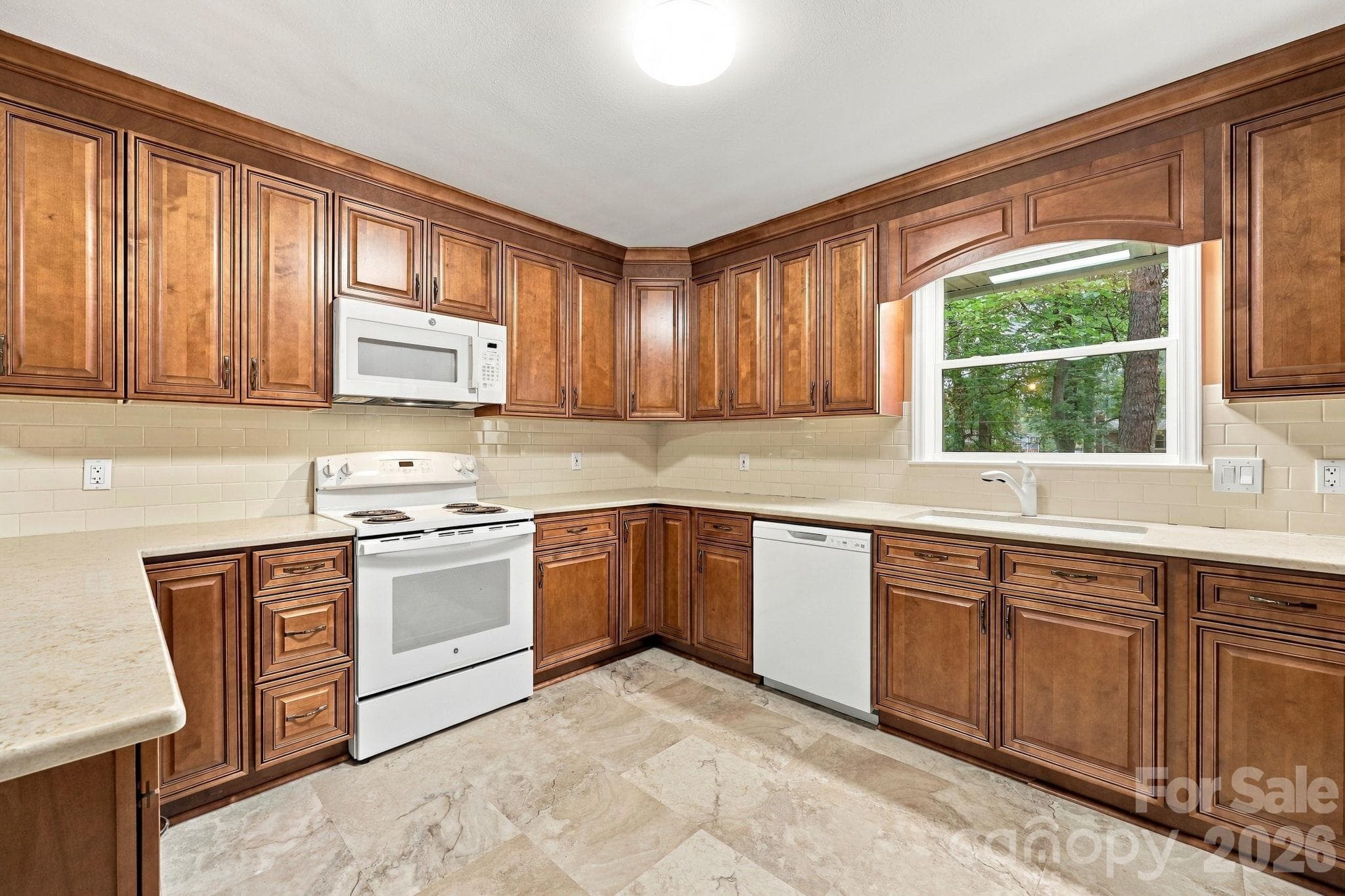 Single Family Residence at 7029 Linda Lake Drive, Charlotte, photo 10 of 33
