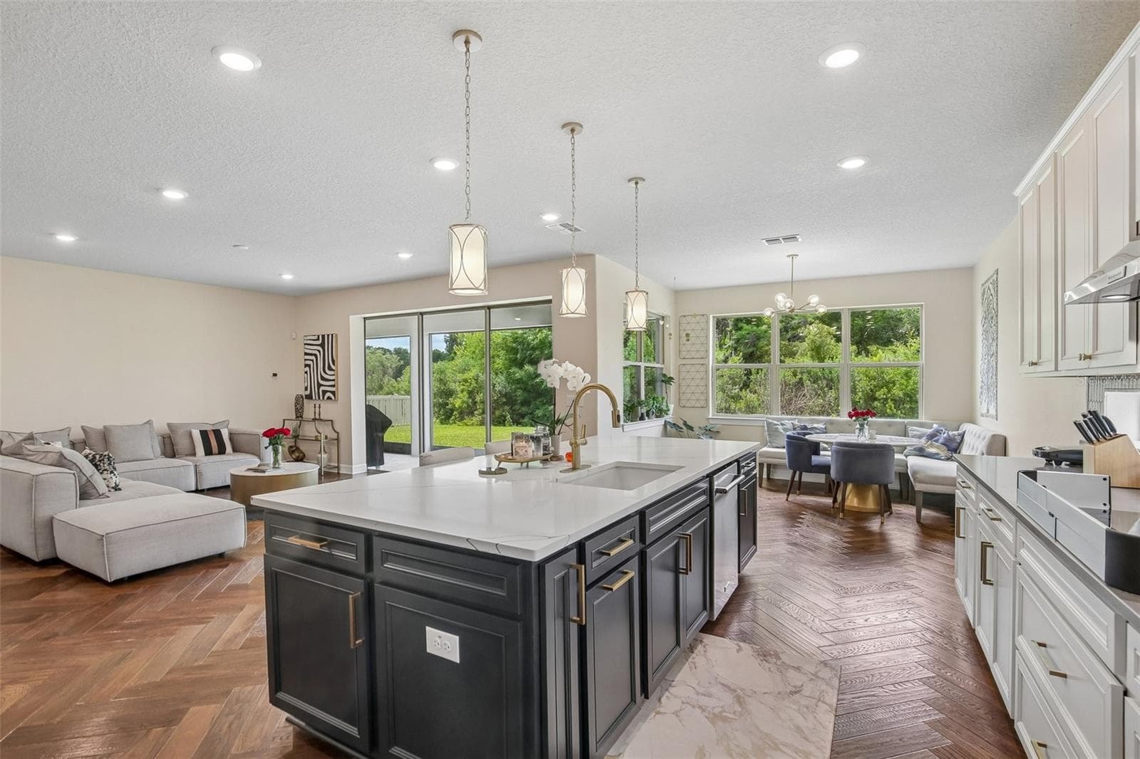 Single Family Residence at 11054 SUNDRIFT DR, TAMPA, photo 14 of 71