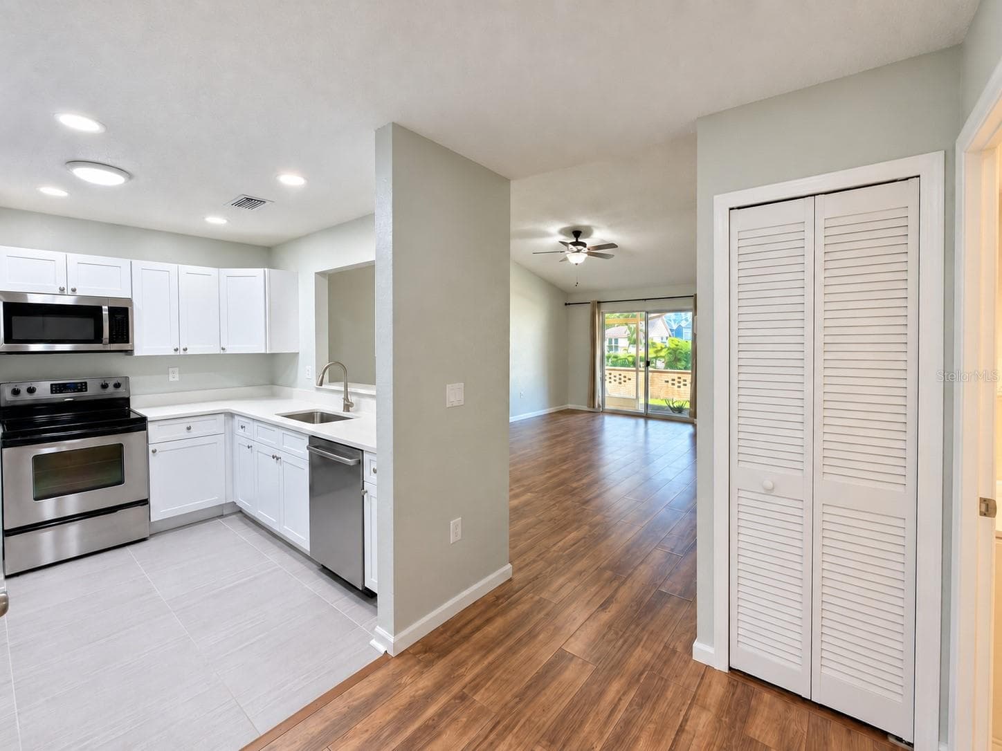 Townhouse at 3213 QUEEN PALMS CT, KISSIMMEE, photo 4 of 21