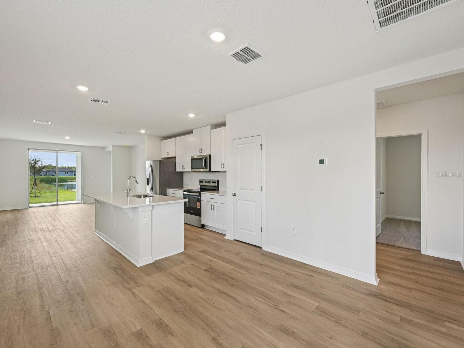 Single Family Residence at 17453 GREEN GROOVE DR, BROOKSVILLE, photo 3 of 16