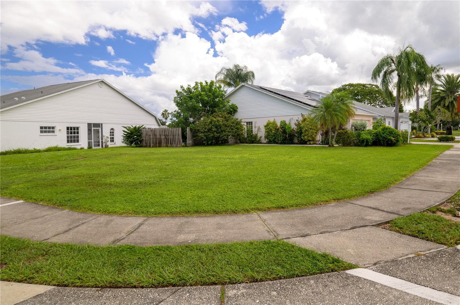 Condominium at 4205 SAINT CLAIR DR, SARASOTA, photo 3 of 28