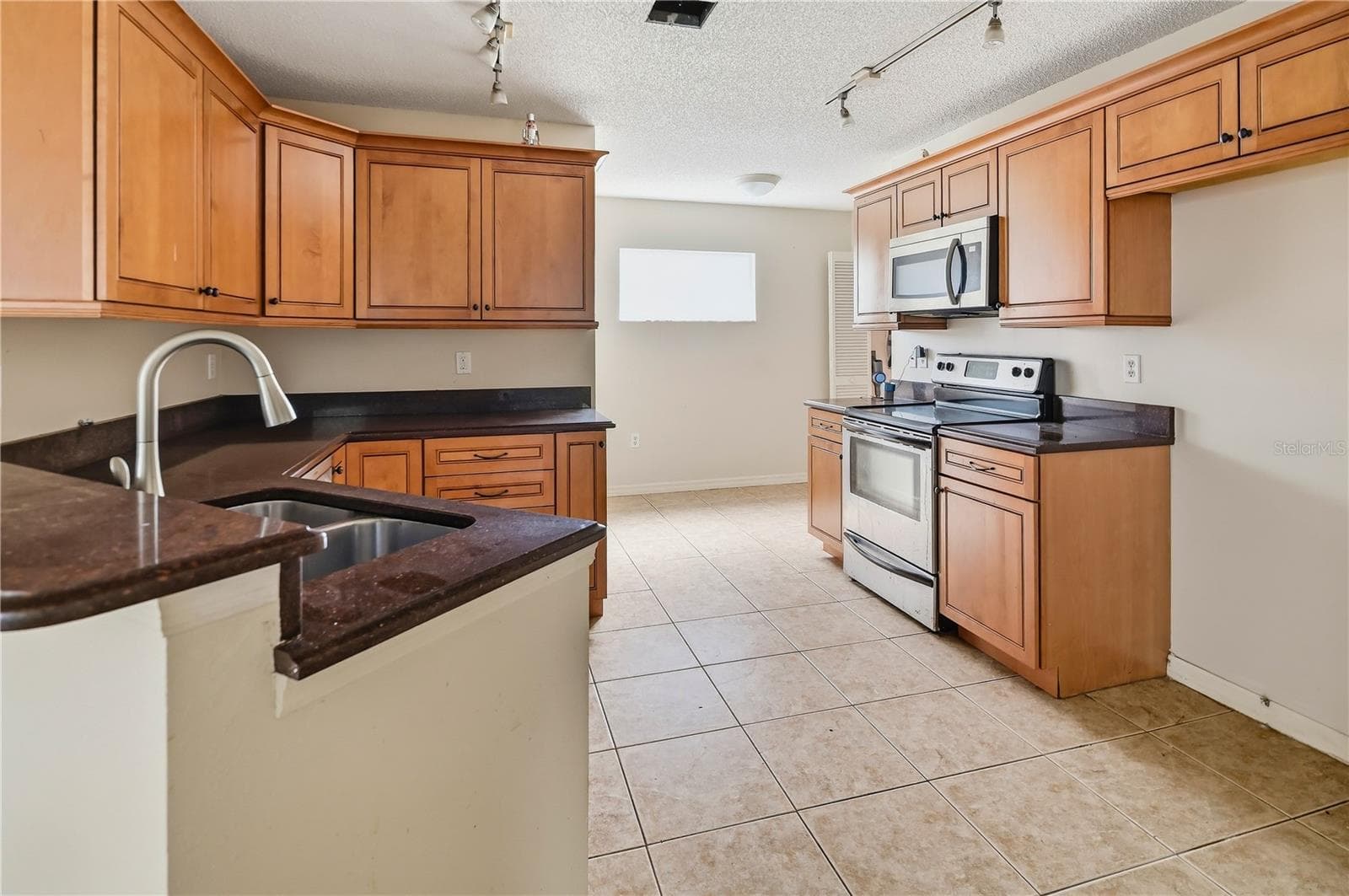 Condominium at 4205 SAINT CLAIR DR, SARASOTA, photo 6 of 28