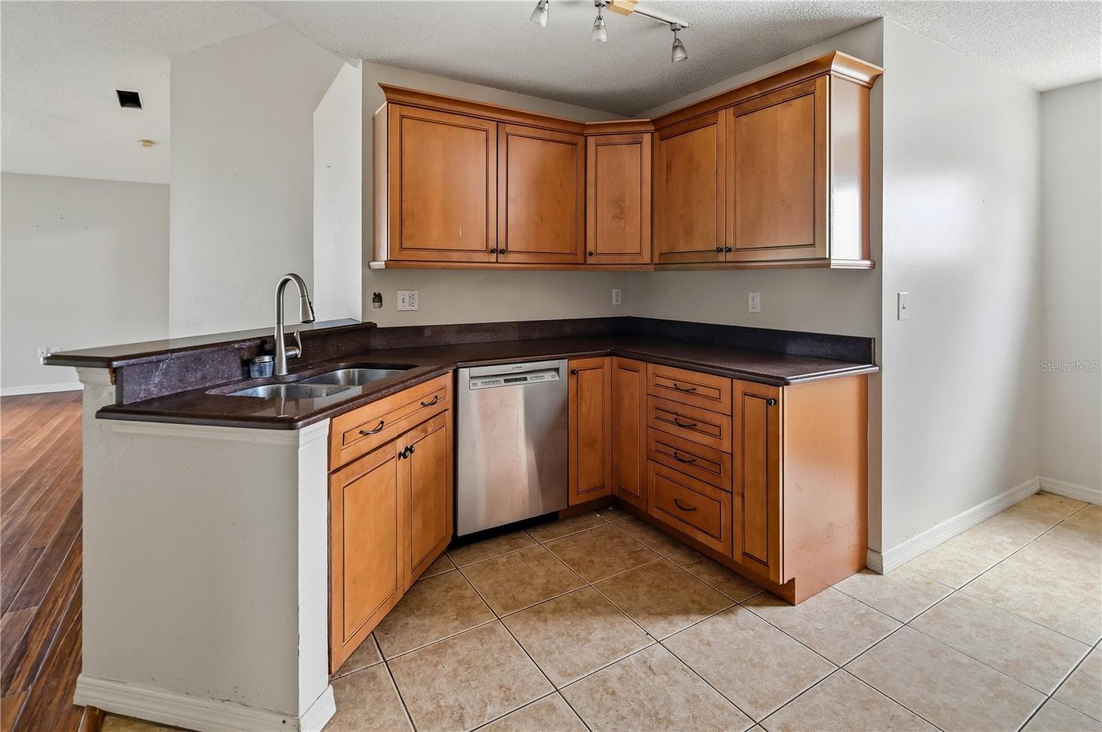 Condominium at 4205 SAINT CLAIR DR, SARASOTA, photo 7 of 28