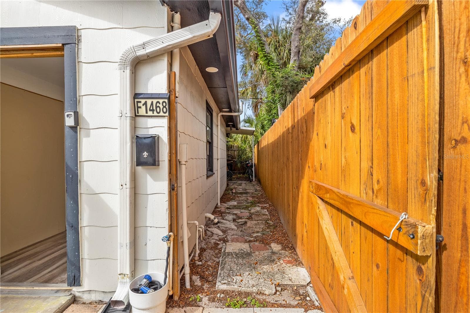 Private Entrance to Back Studio - 1468 DRUID RD E, CLEARWATER