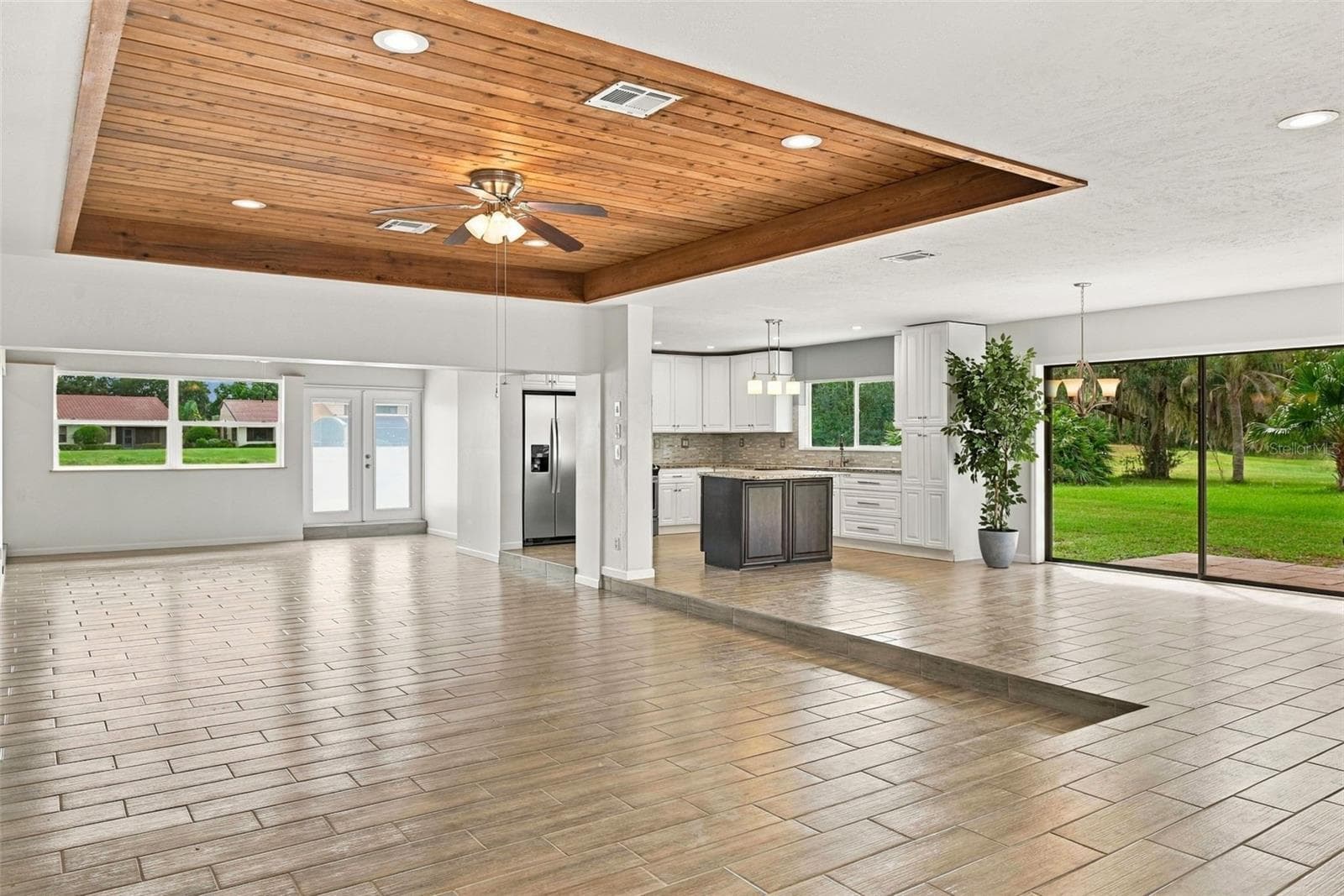 Open floor plan. - 15 ABBEY CT, HAINES CITY