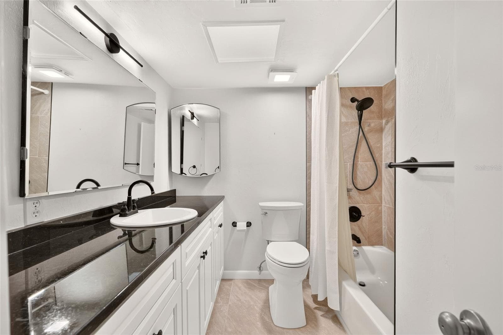 Guest Bathroom - 3710 NW 22ND PL, GAINESVILLE