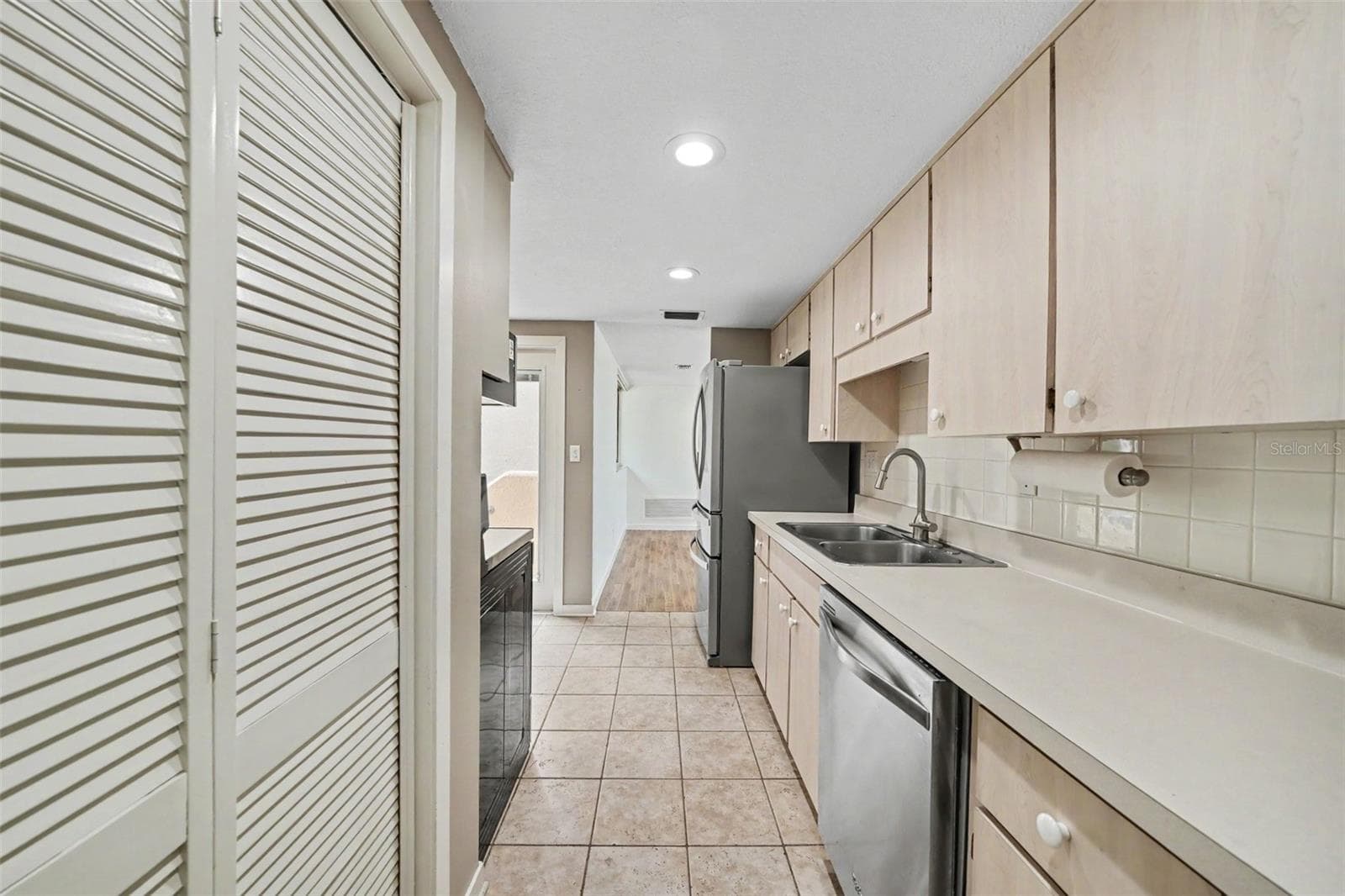 Condominium at 601 W OLD US HIGHWAY 441 #8B, MOUNT DORA, photo 5 of 19