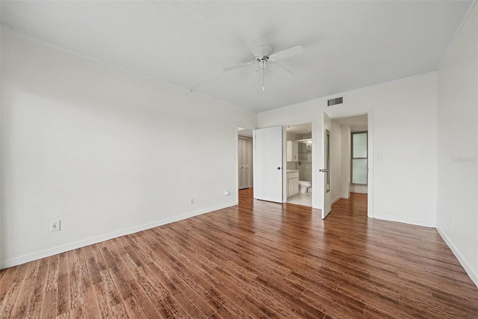 Condominium at 601 W OLD US HIGHWAY 441 #8B, MOUNT DORA, photo 8 of 19