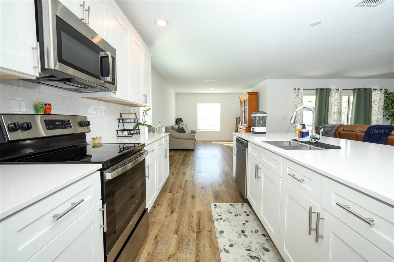 Single Family Residence at 5325 RED CORAL CIR, MOUNT DORA, photo 9 of 47