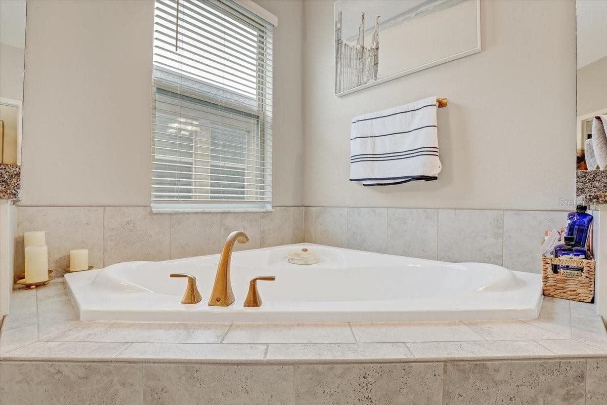 Single Family Residence at 7205 WASH ISLAND DR, SUN CITY CENTER, photo 24 of 63
