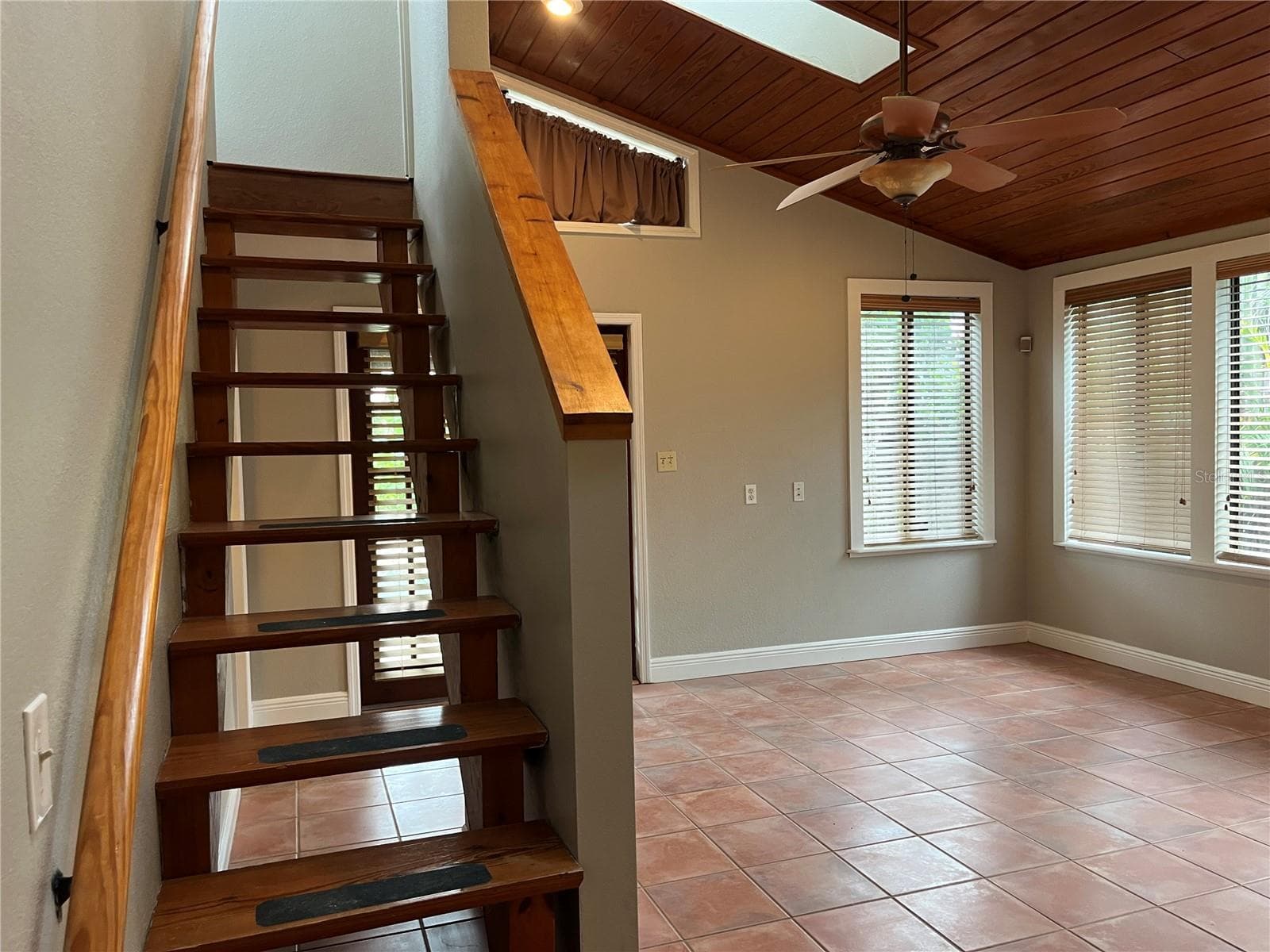 Single Family Residence at 421 E MILLER ST, ORLANDO, photo 5 of 31