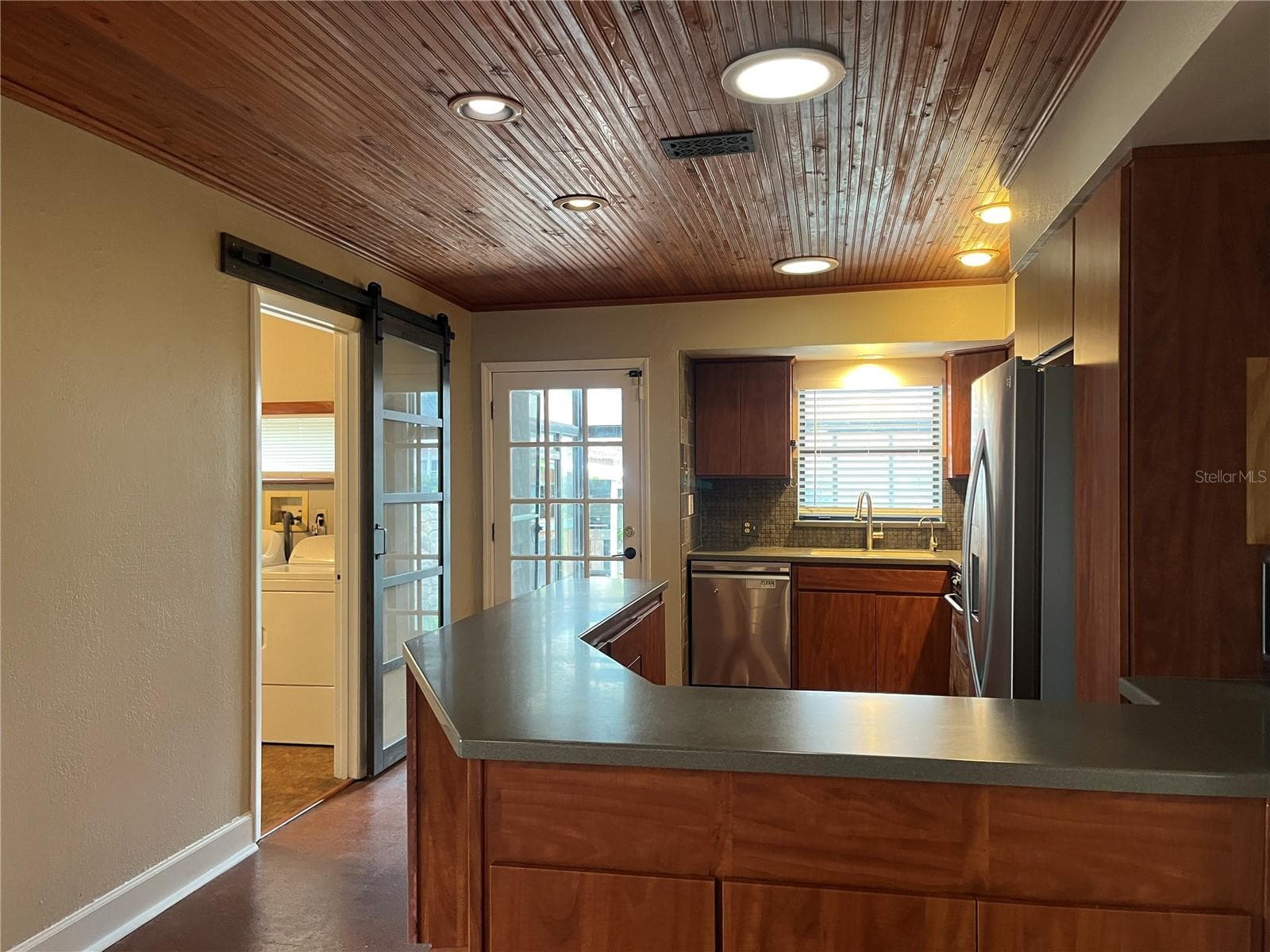 Single Family Residence at 421 E MILLER ST, ORLANDO, photo 8 of 31