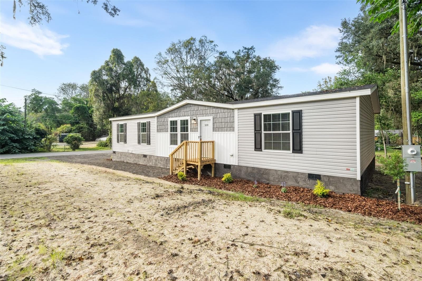 Manufactured Home at 5239 SW 67TH ST, GAINESVILLE, photo 4 of 32