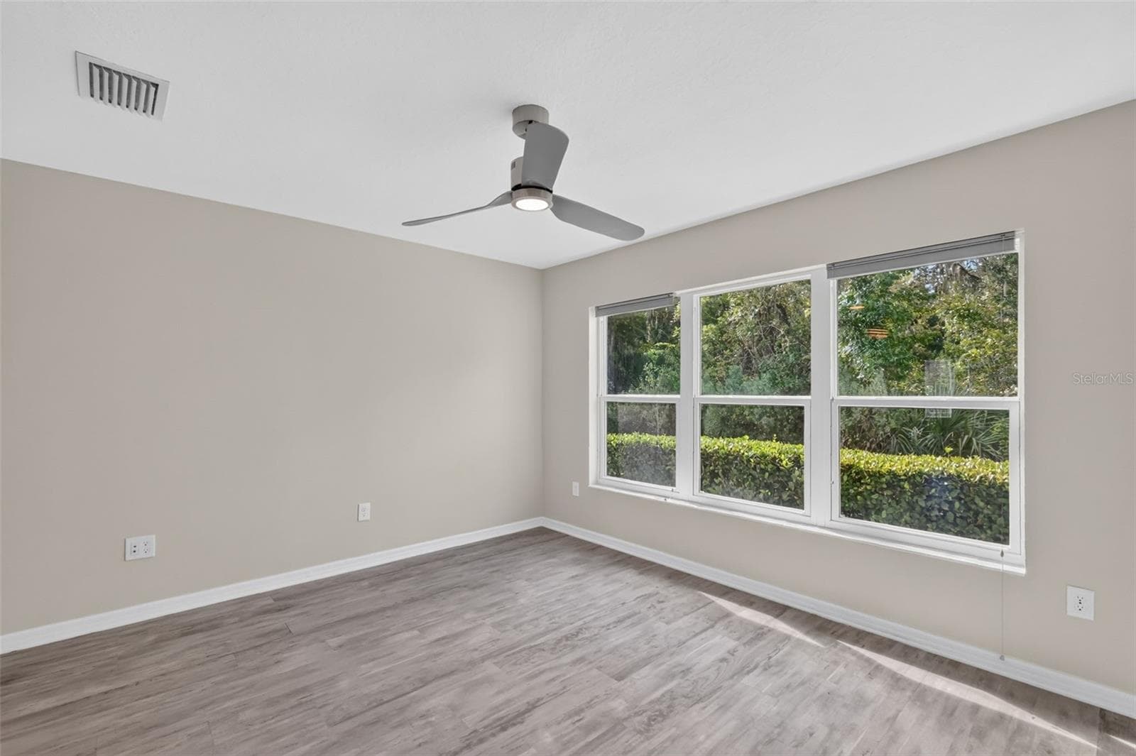 Florida Room with PRESERVE VIEWS - 3254 ZIPPERER WAY, THE VILLAGES