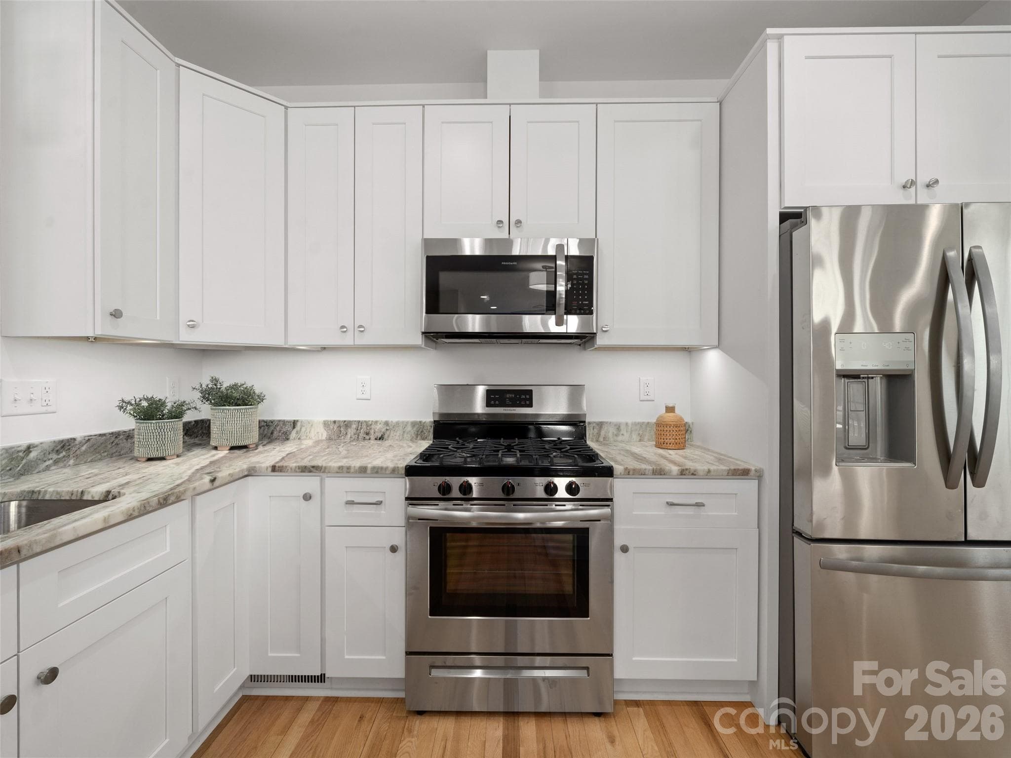 Energy Smart Kitchen - 43 Skyvue Court, Saluda