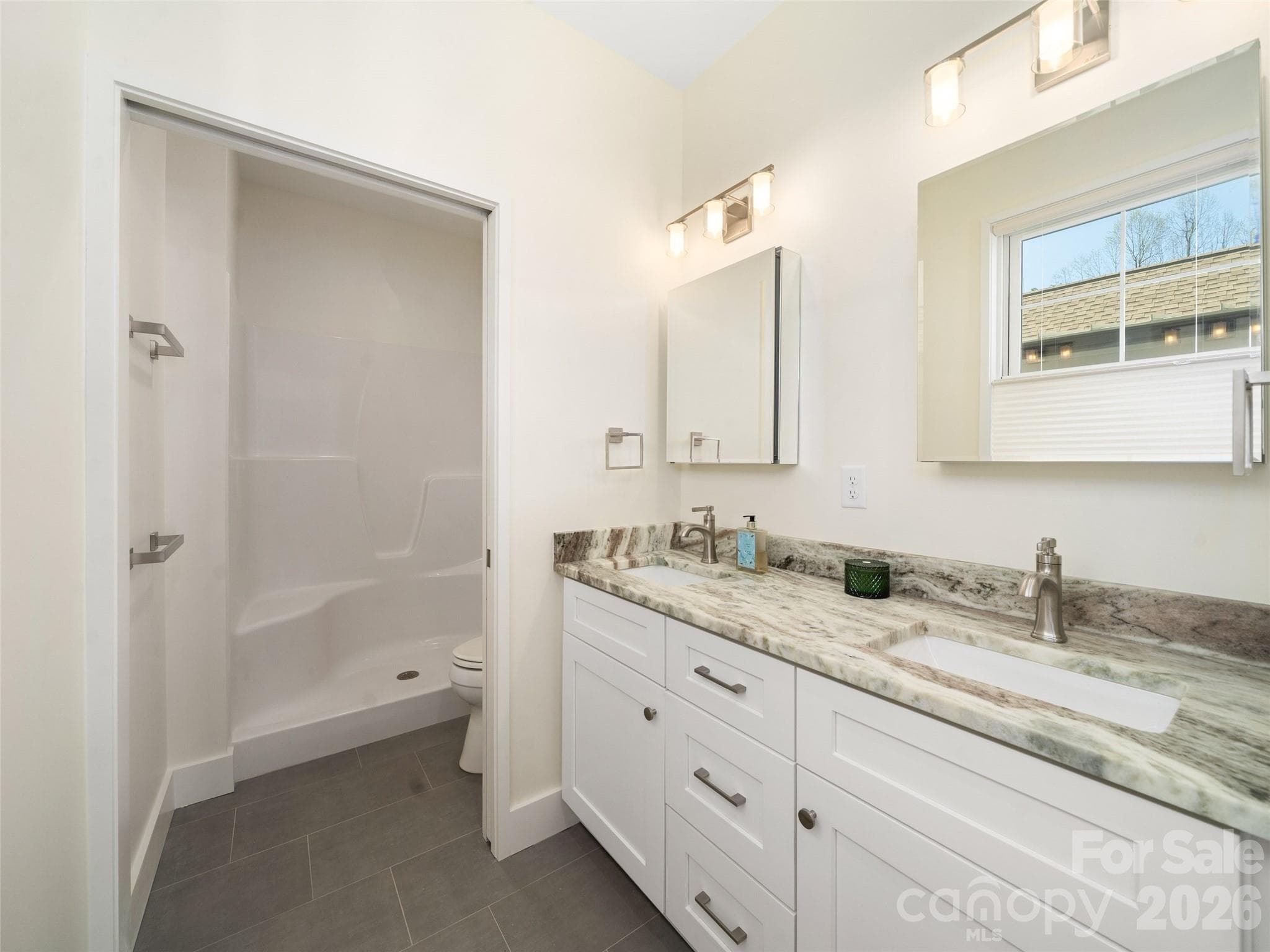 Townhouse at 43 Skyvue Court, Saluda, photo 16 of 26