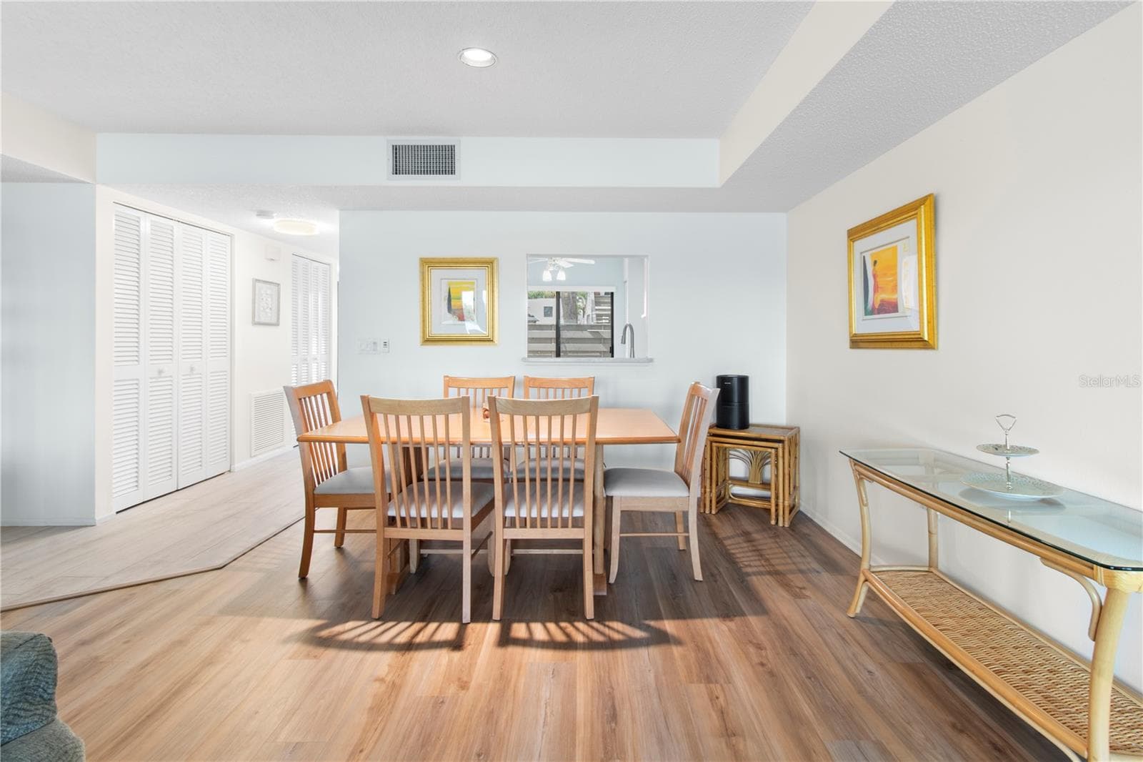 elegant dining room. - 220 LAKEWOOD DR #220, BRADENTON