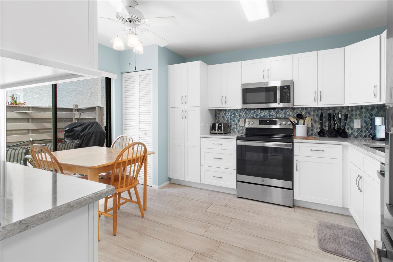 Incredibly nice kitchen. - 220 LAKEWOOD DR #220, BRADENTON