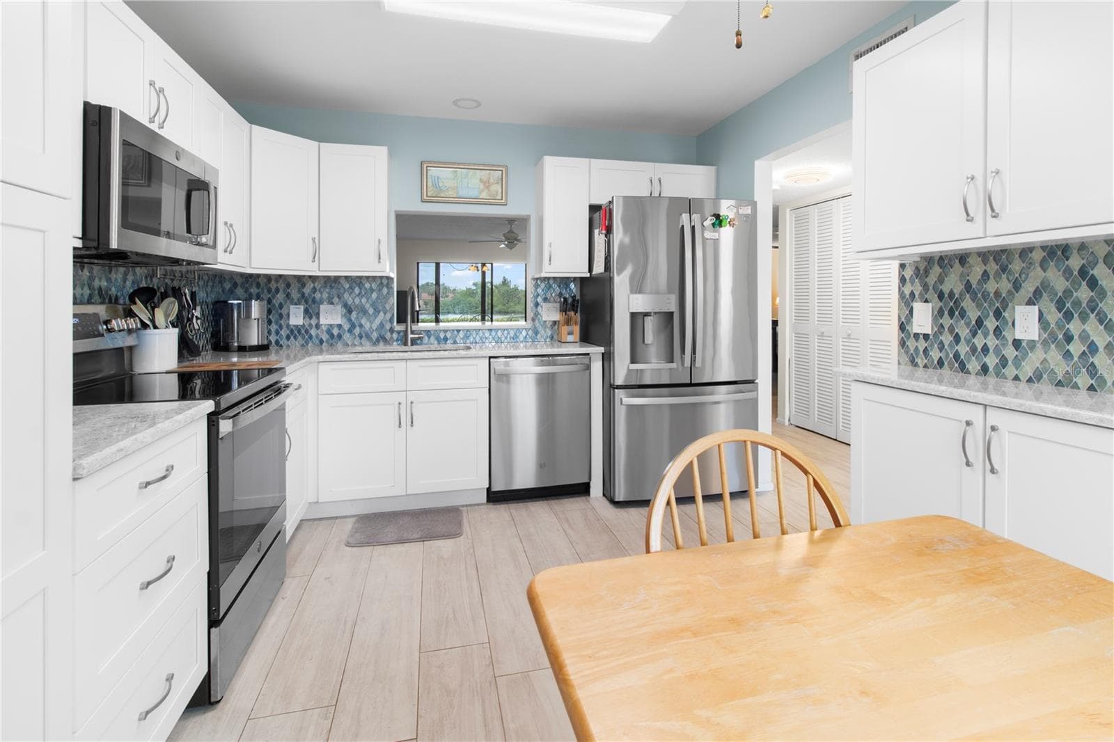 Kitchen. - 220 LAKEWOOD DR #220, BRADENTON