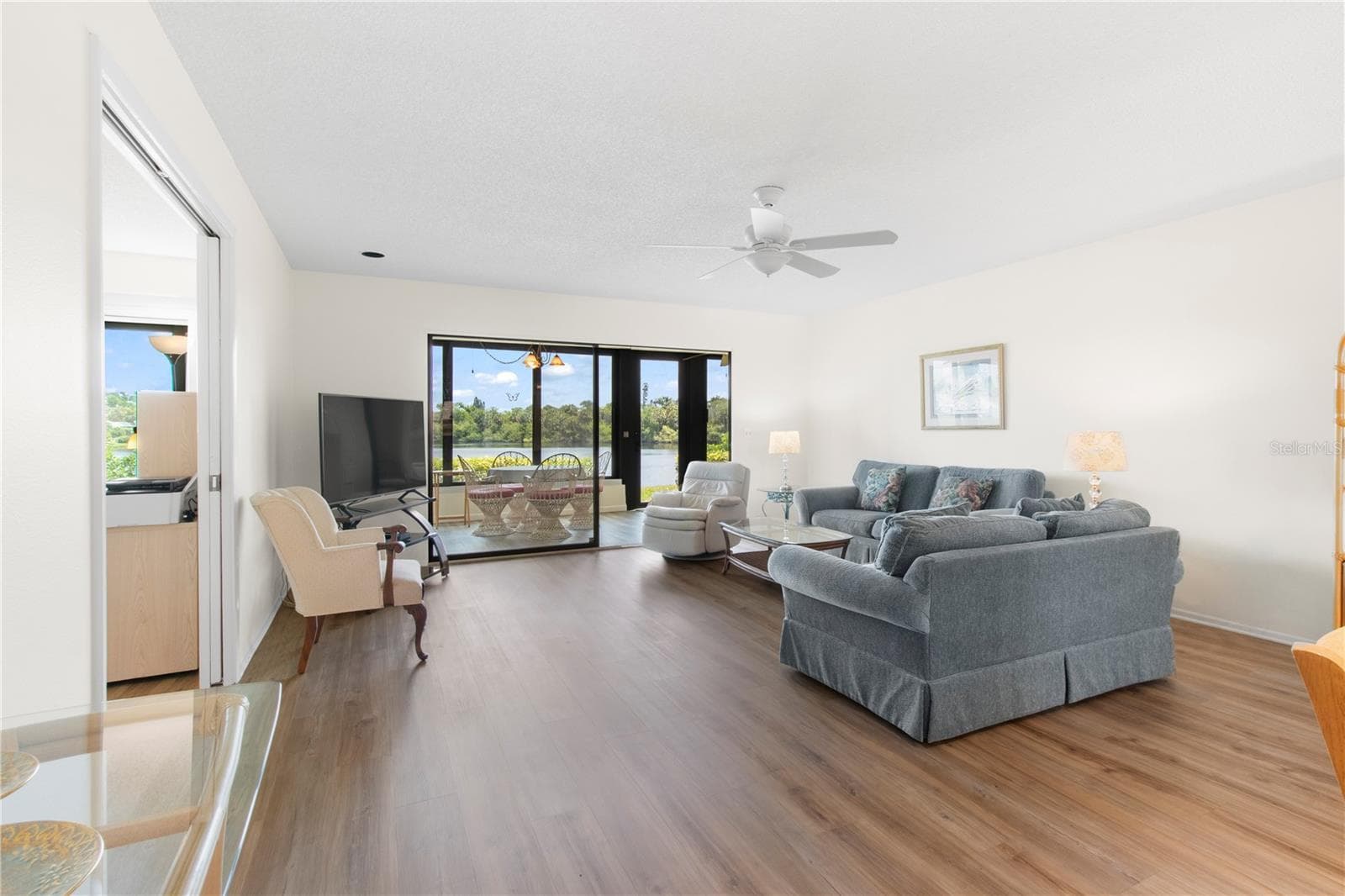 Living room. - 220 LAKEWOOD DR #220, BRADENTON
