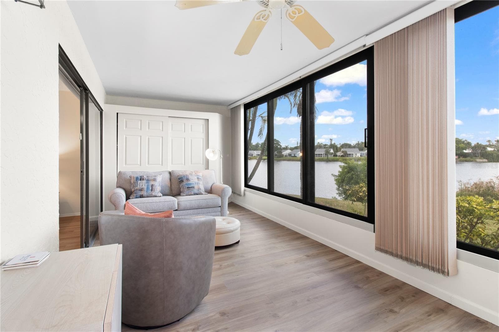 lanai overlooking lake. - 220 LAKEWOOD DR #220, BRADENTON