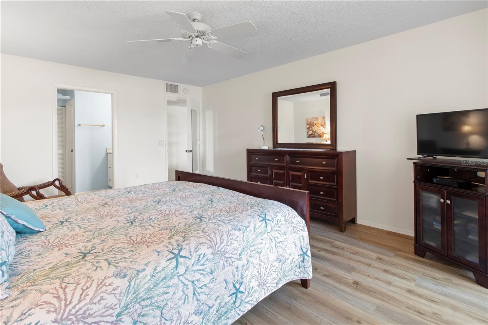 Primary bedroom. - 220 LAKEWOOD DR #220, BRADENTON