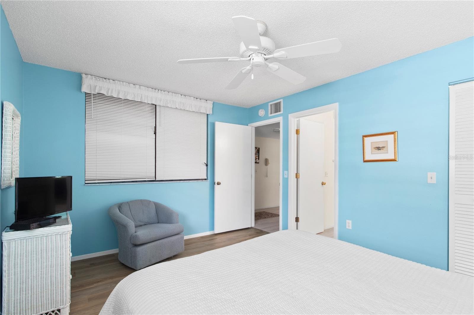 Guest bedroom. - 220 LAKEWOOD DR #220, BRADENTON