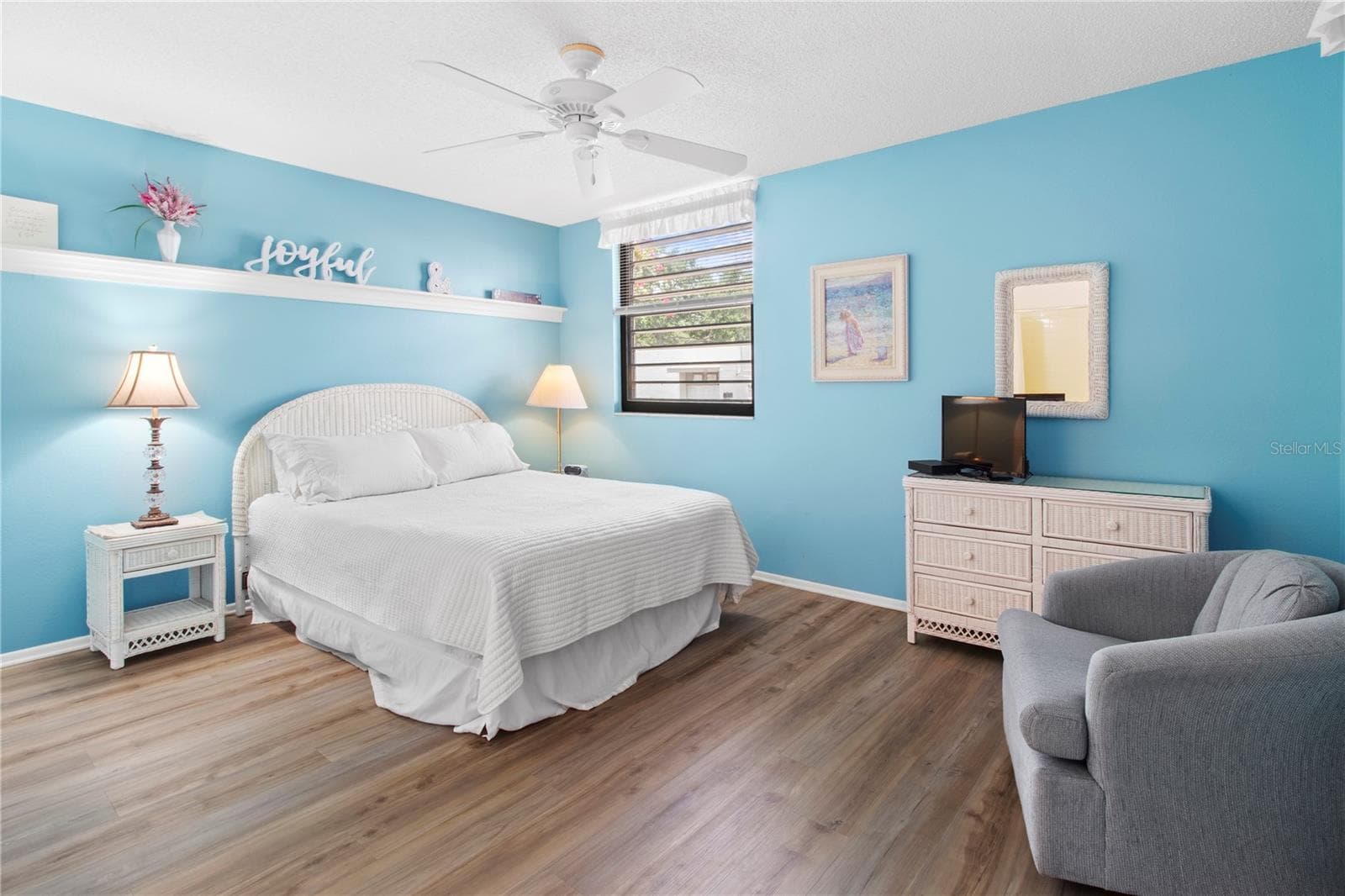 Guest bedroom. - 220 LAKEWOOD DR #220, BRADENTON