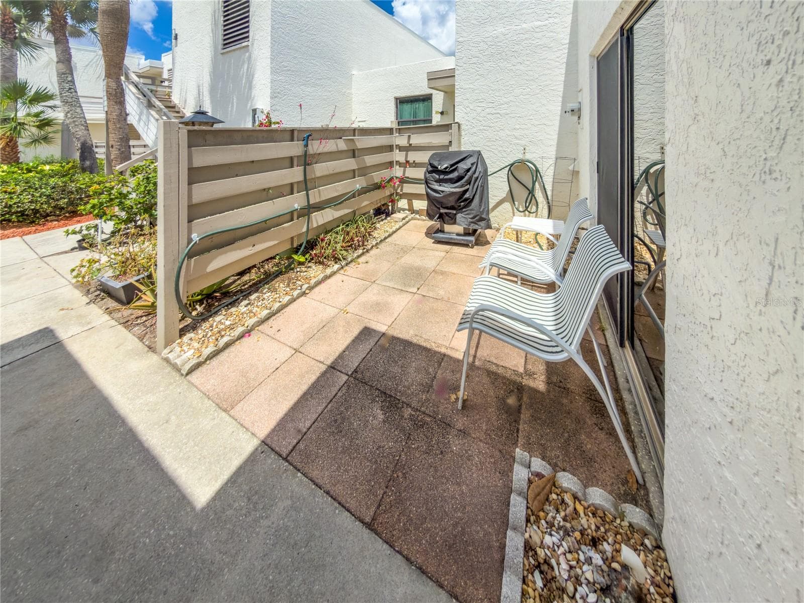 Private courtyard. - 220 LAKEWOOD DR #220, BRADENTON