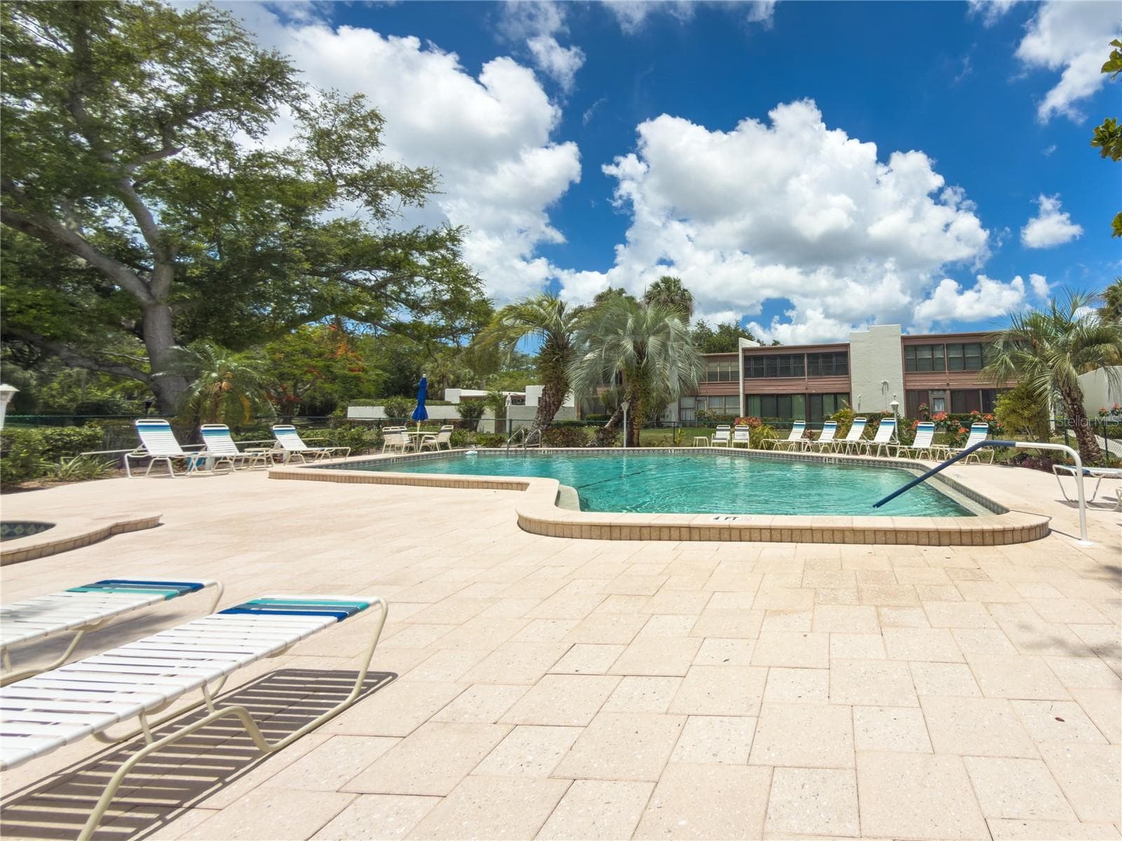 Heated pool - 220 LAKEWOOD DR #220, BRADENTON