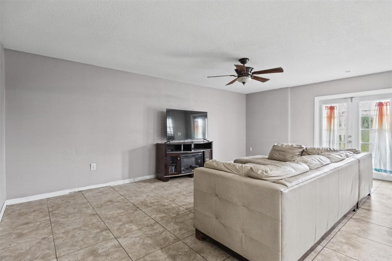 Single Family Residence at 3636 DOVETAIL LN N, LAKELAND, photo 2 of 23