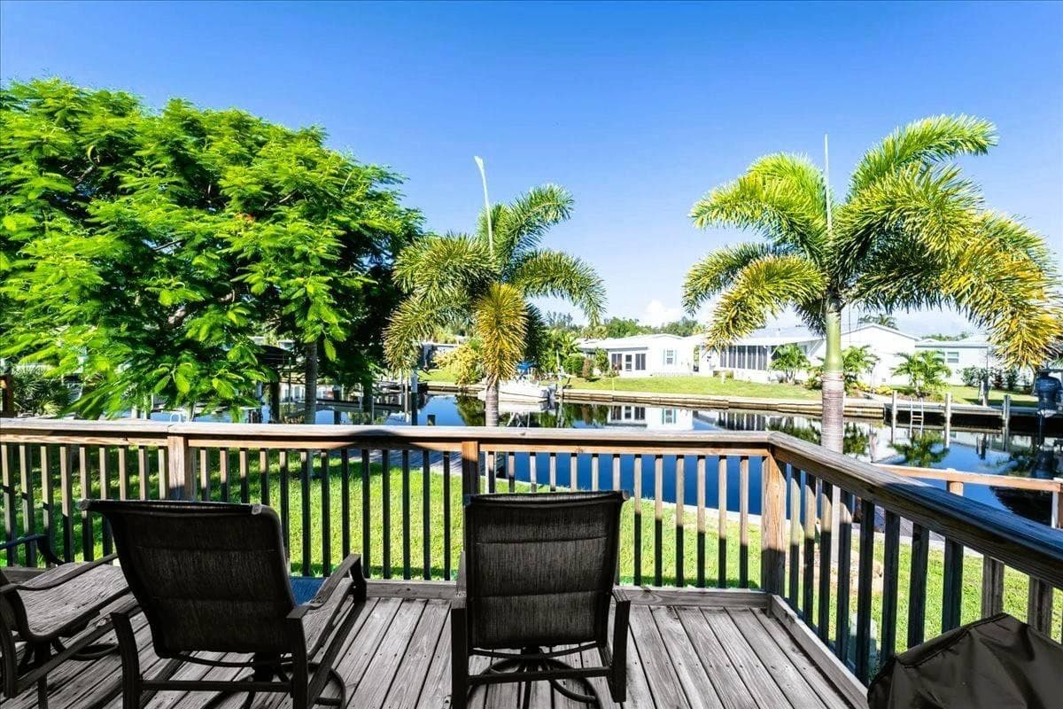 Manufactured Home at 3127 BAYSIDE PKWY, PUNTA GORDA, photo 10 of 47