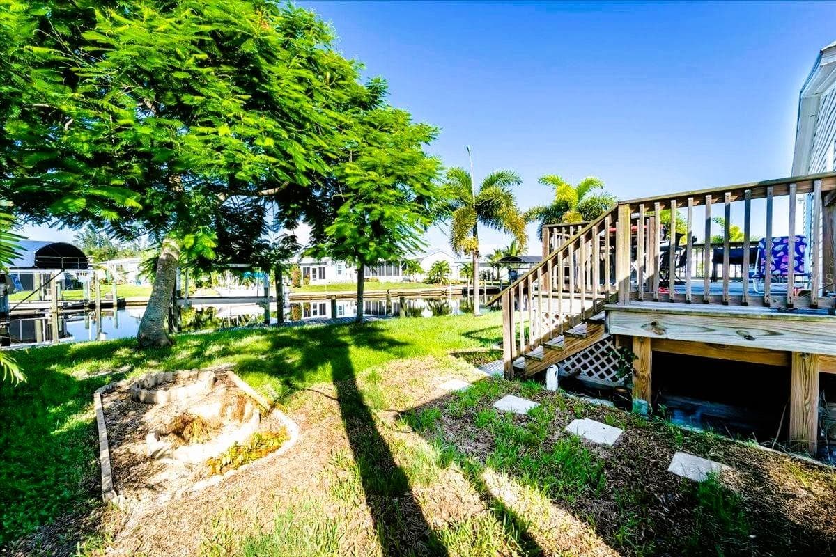 Manufactured Home at 3127 BAYSIDE PKWY, PUNTA GORDA, photo 11 of 47