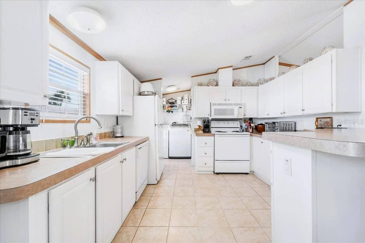 Manufactured Home at 3127 BAYSIDE PKWY, PUNTA GORDA, photo 18 of 47